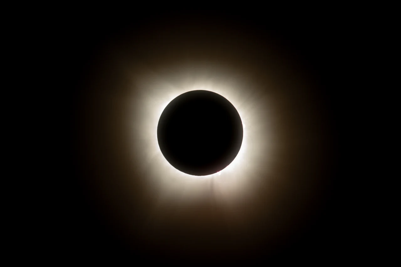 Couronne solaire pendant l’éclipse totale du 8 avril 2024, Cleveland — NASA / Jordan Salkin